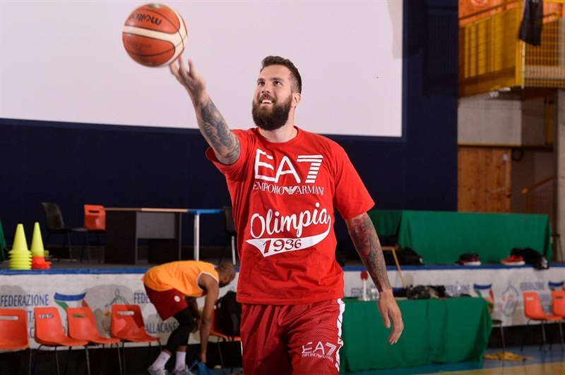 miroslav-raduljica-ea7-emporio-armani-milan-in-preseason-photo-ea7-milan-eb16